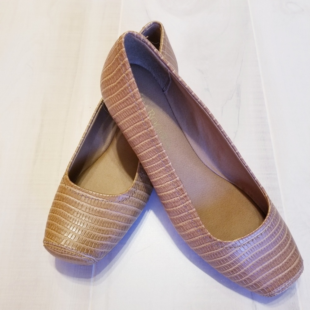 Kim Rogers Izzie Flats Size 6